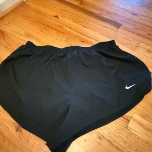 Nike Black Athletic Shorts Lightweight Mid-Thigh